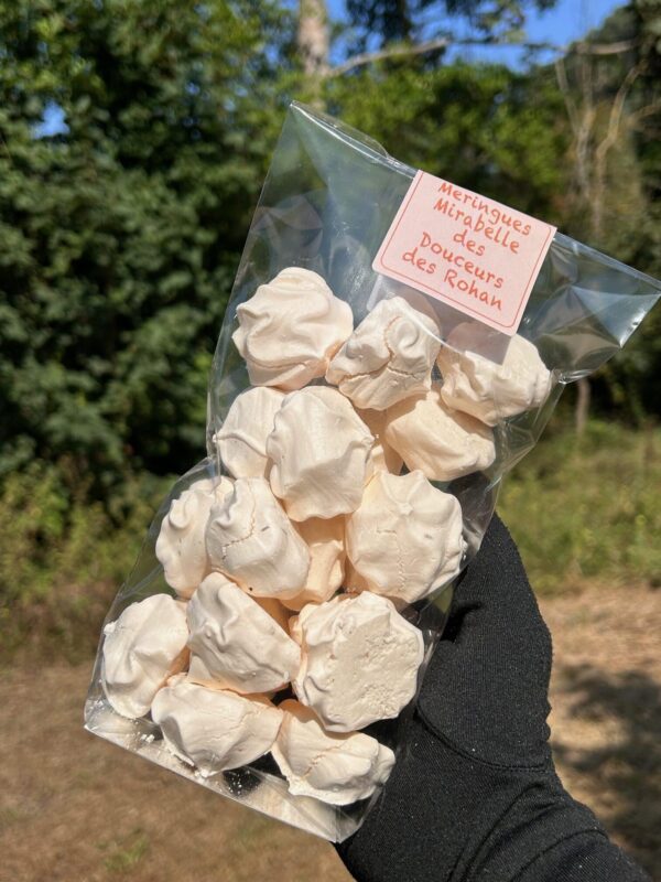 Meringues mirabelle